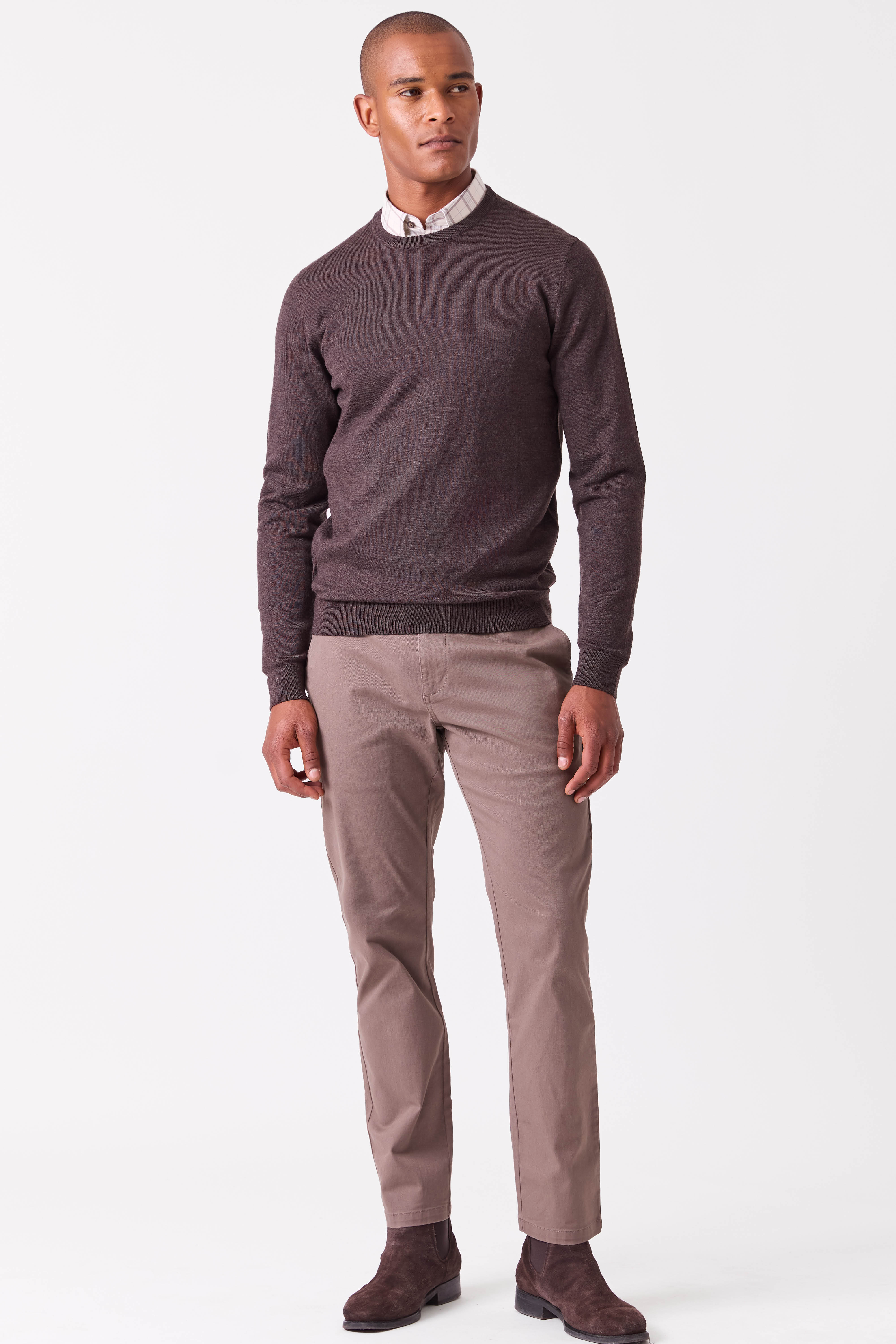 Mann med beige chinos