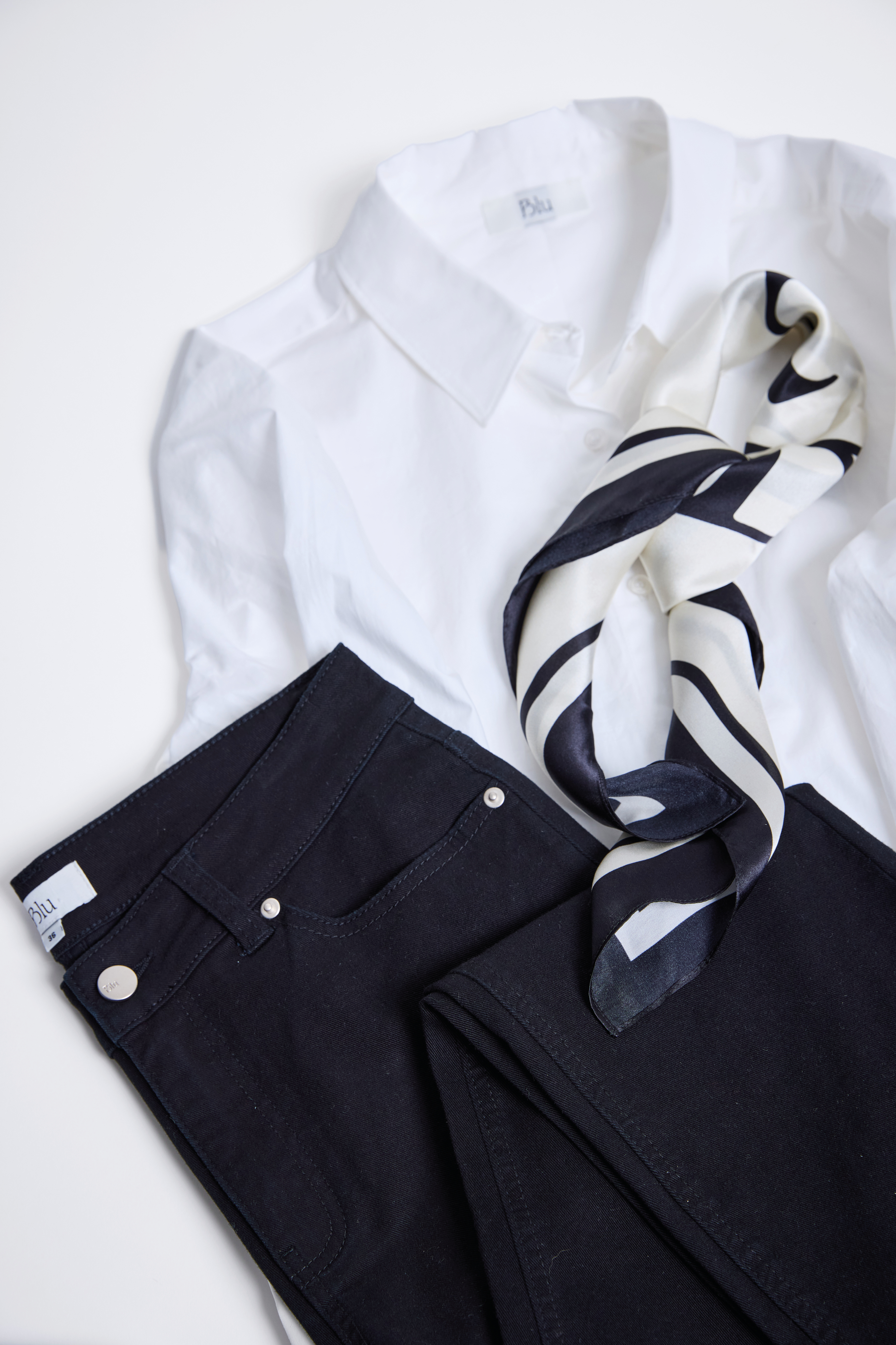 Genser over en kjole