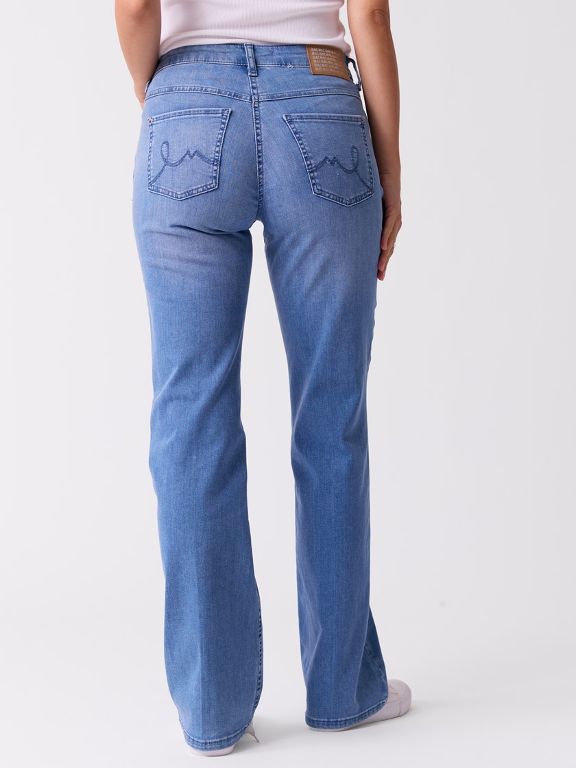 7253721 EN3 4067374761452 19_Laura EN3.jpg_