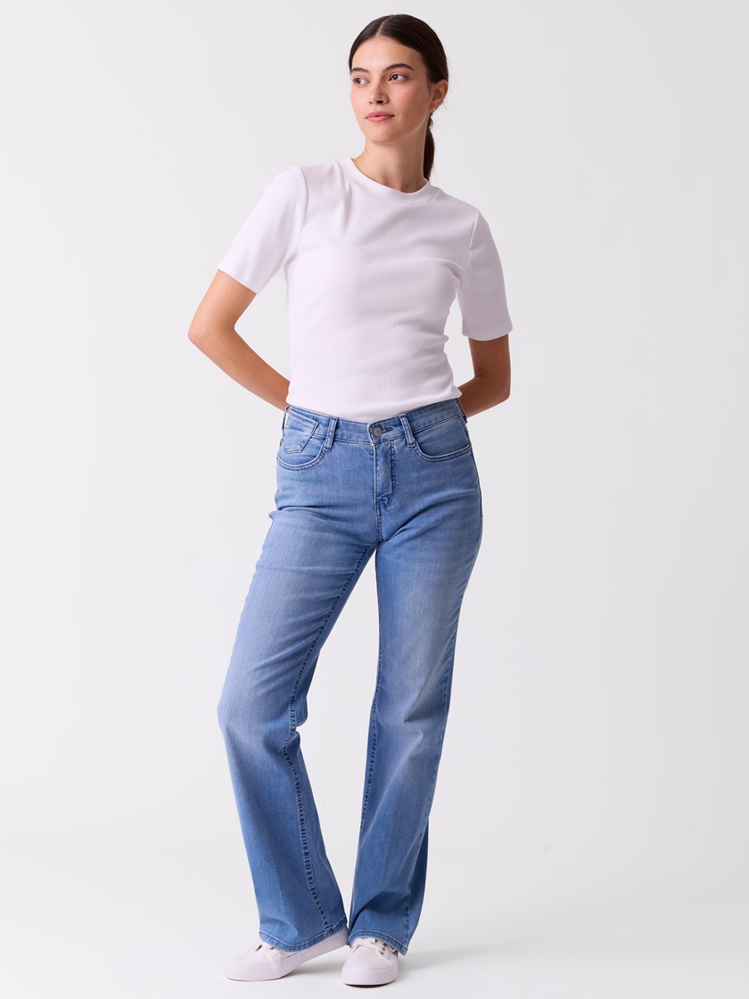 7253721 EN3 4067374761452 3_Laura EN3.jpg_