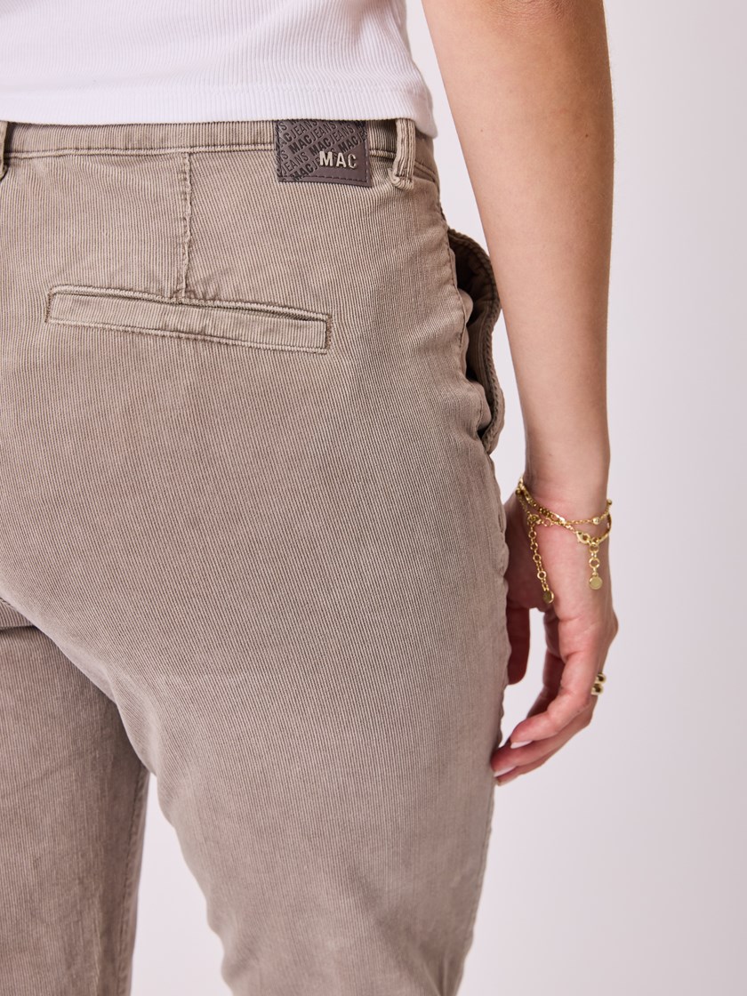 7252900 I3O 4069121132218 24_I3O_Chino I3O.jpg_