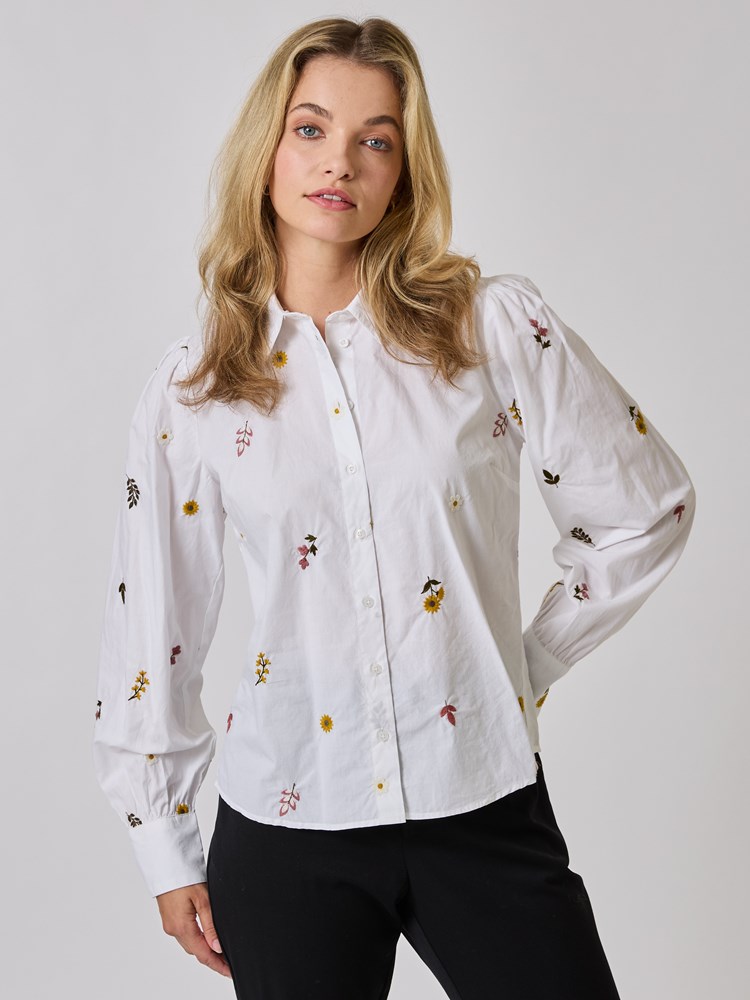 Erle brodert skjorte 7051644829635 17_Erle brodert skjorte O68_Erle brodert skjorte O68 7509160.jpg_