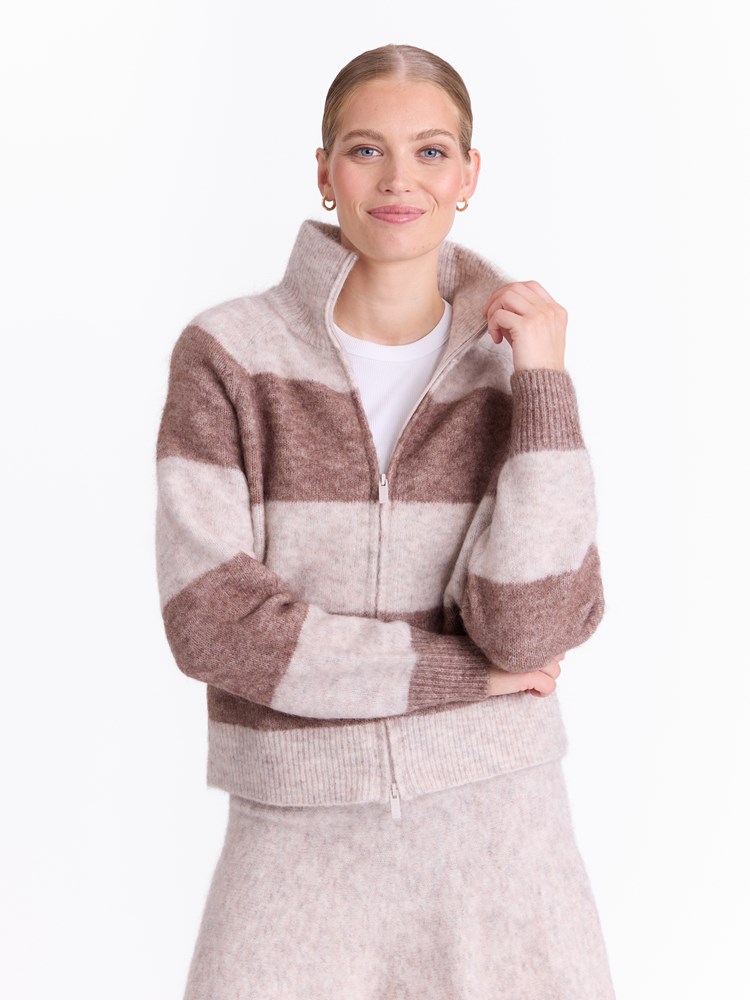 Carmela cardigan 7051645261939 7_AO9_Carmela cardigan AO9_Carmela cardigan AO9 7512344.jpg_