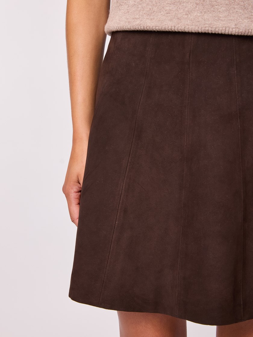 7512809 AIJ 7051645350404 20_AIJ_Lara skinnskjørt AIJ.jpg_