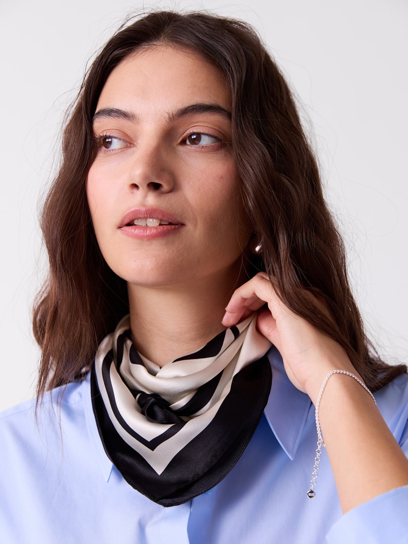 7515429 O79 7051645591456 18_O79_Belice silkeskjerf O79.jpg_