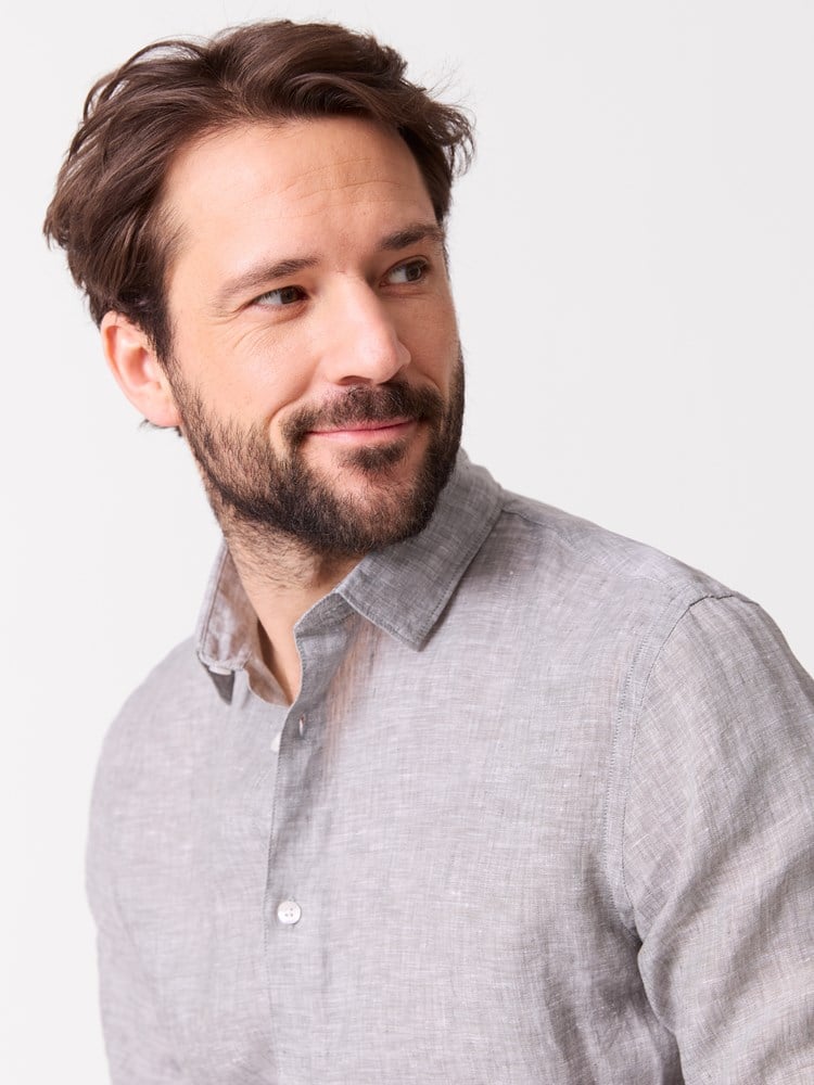 Conrad linskjorte 7051645639431 23 farge_Conrad linskjorte GTE.jpg_