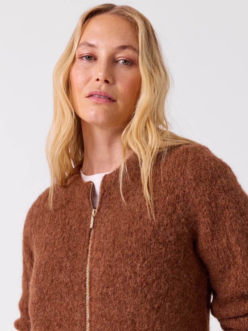 7516109 APA 7051645784032 24_Eline zip cardigan APA.jpg_