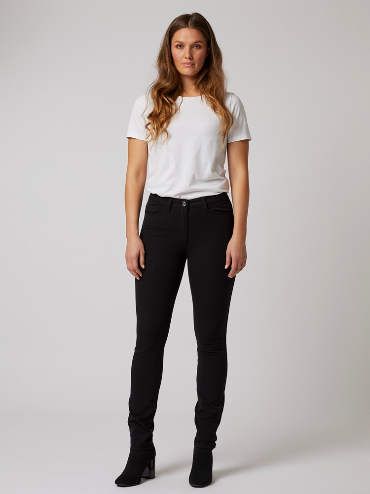 BLU Aya Bukse 7203348_C18-BLU-NOS-Modell-front_87473.jpg_Front||Front