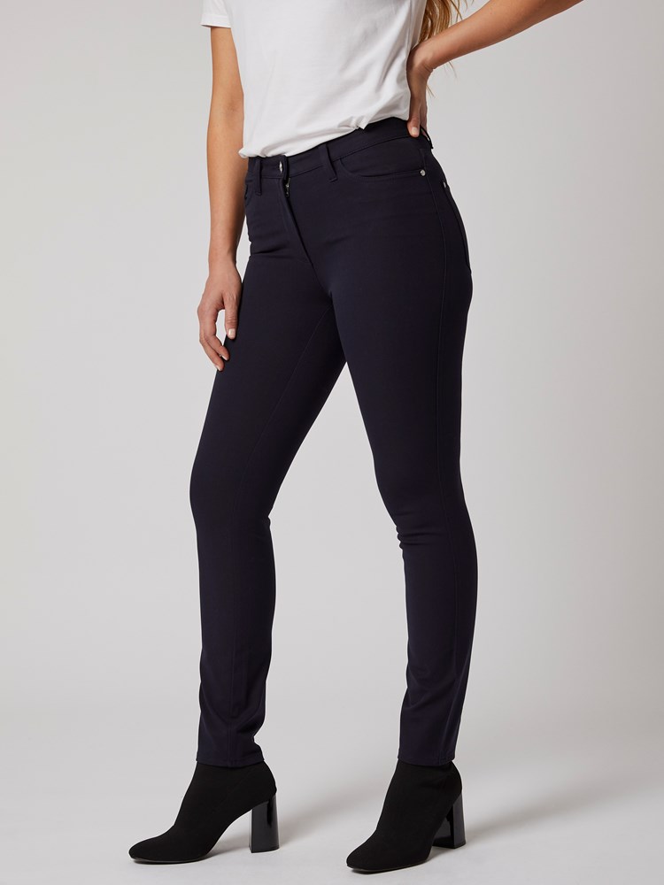 BLU Aya Bukse 7207568_EN9-BLU-NOS-Modell-left_54216.jpg_Left||Left