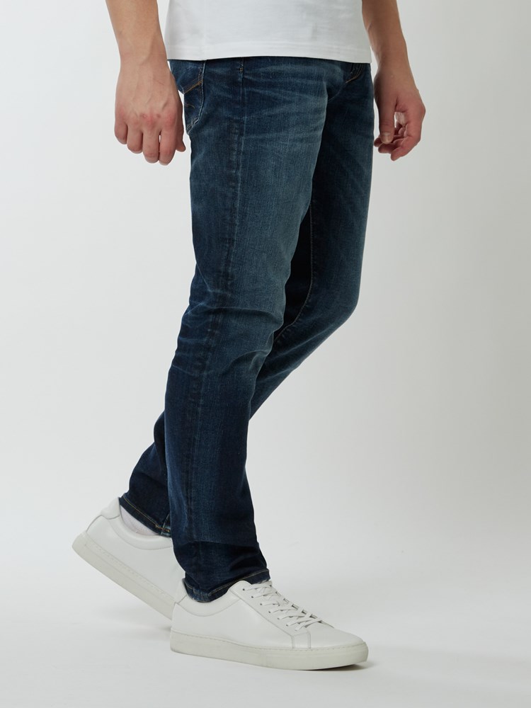 REGULAR RALPH HYPER STRETCH 7237528_DAB-HENRYCHOICE-NOS-Modell-right_56175.jpg_REGULAR RALPH HYPER STRETCH DAB_REGULAR RALPH HYPER STRETCH DAB 7237528.jpg_Right||Right