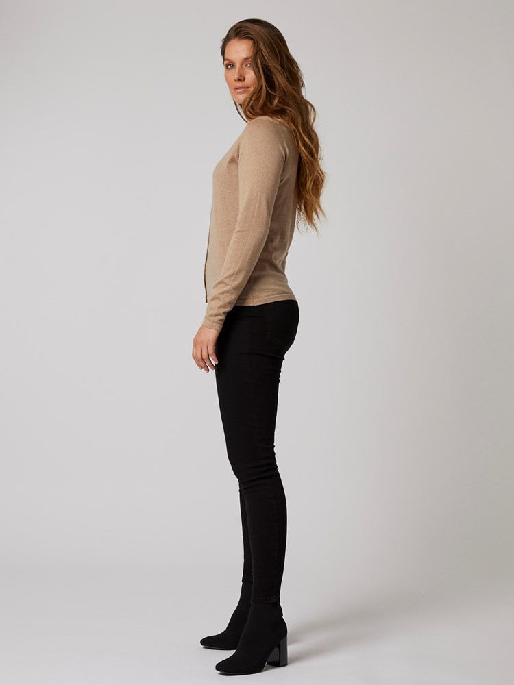 Susanne Cardigan 7244801_P15-BLU-A20-Modell-left_33643_Susanne Cardigan P15_Susanne Cardigan P15 7244801.jpg_Left||Left