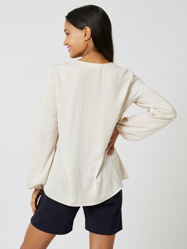 Rinda bluse 7245356_101-IN WEAR-S24-Modell-Back_chn=vic_5162.jpg_Back||Back