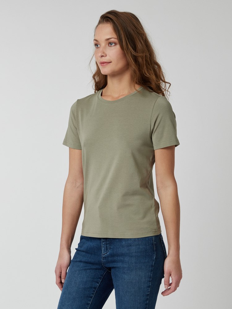 Jane T-skjorte 7246237_I5Z-BLU-S21-Modell-left_90218_Jane T-skjorte I5Z_Jane T-skjorte I5Z 7246237.jpg_Left||Left