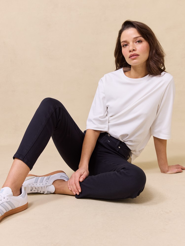 Sabine Cropped Color Jeans 7246412_EM6-JEANPAUL-NOS-Modell-Front_229_Sabine Cropped Color Jeans EM6_Sabine Cropped Color Jeans EM6 7246412.jpg_