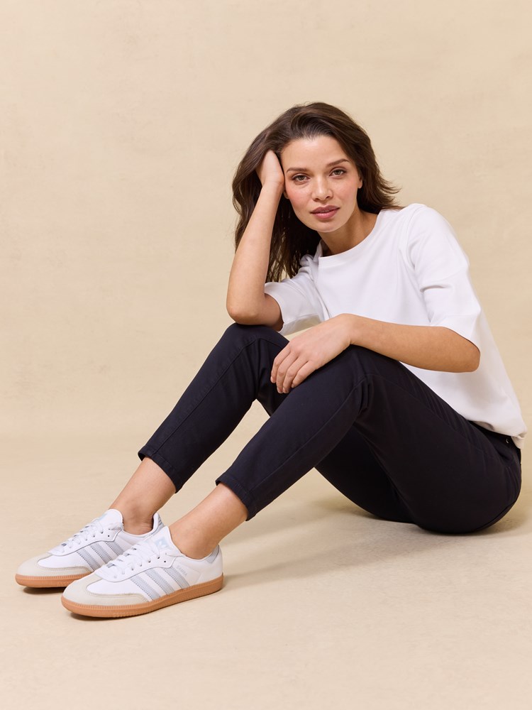 Sabine Cropped Color Jeans 7246412_EM6-JEANPAUL-NOS-Modell-Front_464_Sabine Cropped Color Jeans EM6_Sabine Cropped Color Jeans EM6 7246412.jpg_