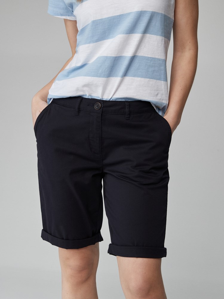 Cerise shorts 7246522_EM6_JEAN PAUL_H21_model_front_Cerise shorts EM6 7250161.jpg_