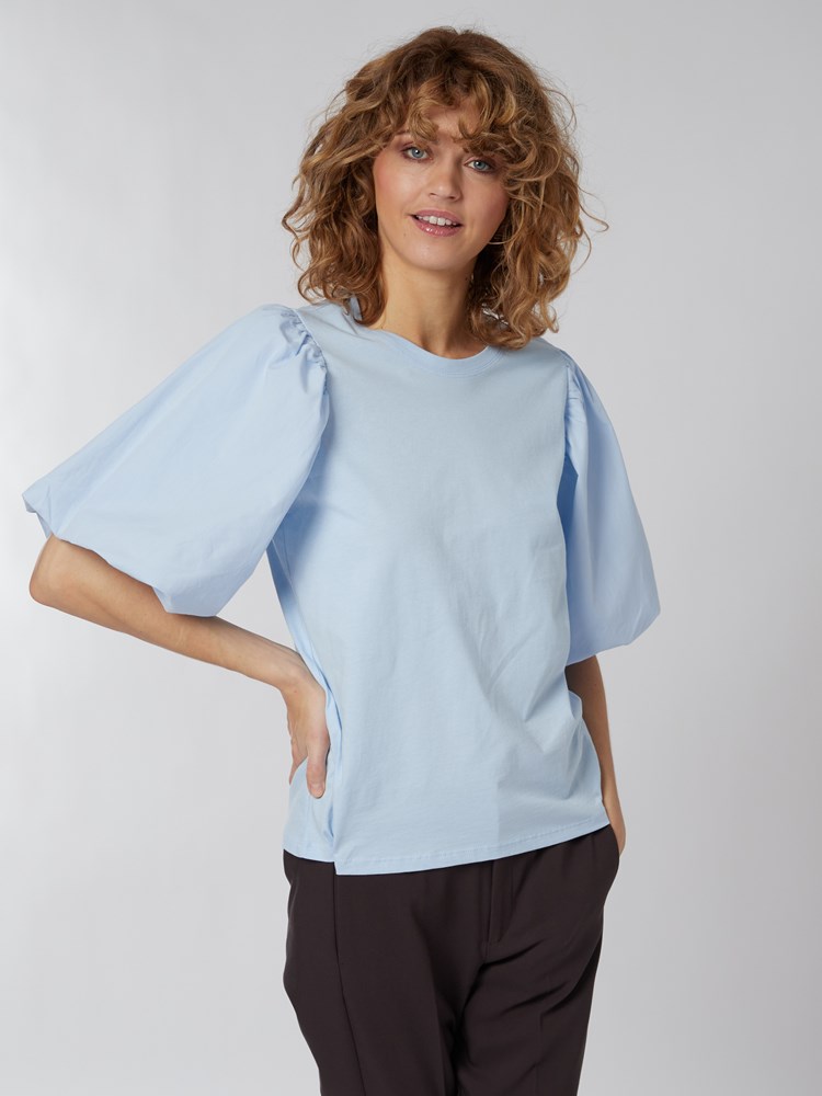 Ume Topp 7247358_400-IN WEAR-S22-Modell-Front_chn=vic_6801_Ume Topp 400_Ume Topp 400 7247358.jpg_Front||Front