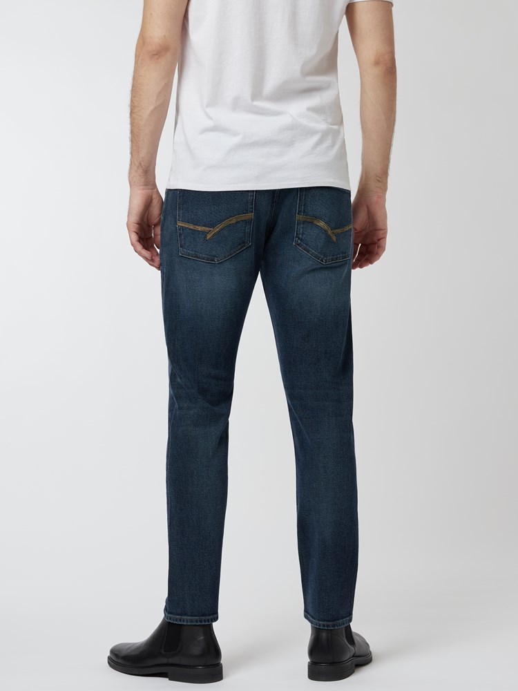 Slim Bill Red Selvedge Comfort 7248221_D04-HENRYCHOICE-A21-Modell-Front_chn=vic_84515_Slim Bill Red Selvedge Comfort D04.jpg_Front||Front