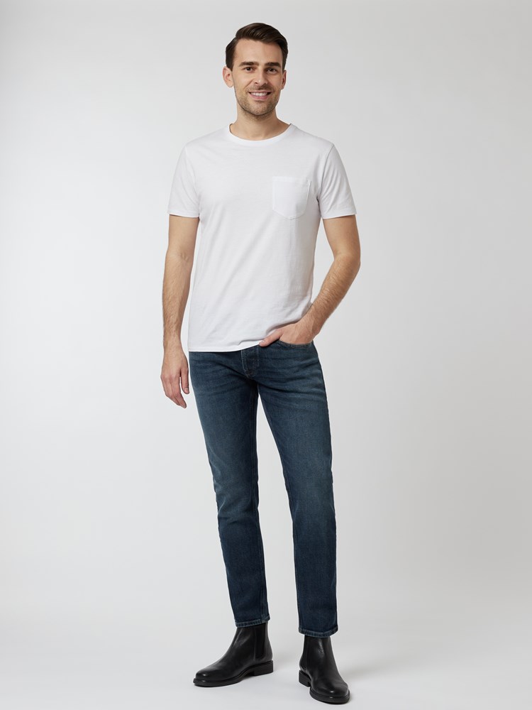 Slim Bill Red Selvedge Comfort 7248221_D04-HENRYCHOICE-A21-Modell-Front_chn=vic_90152_Slim Bill Red Selvedge Comfort D04.jpg_Front||Front