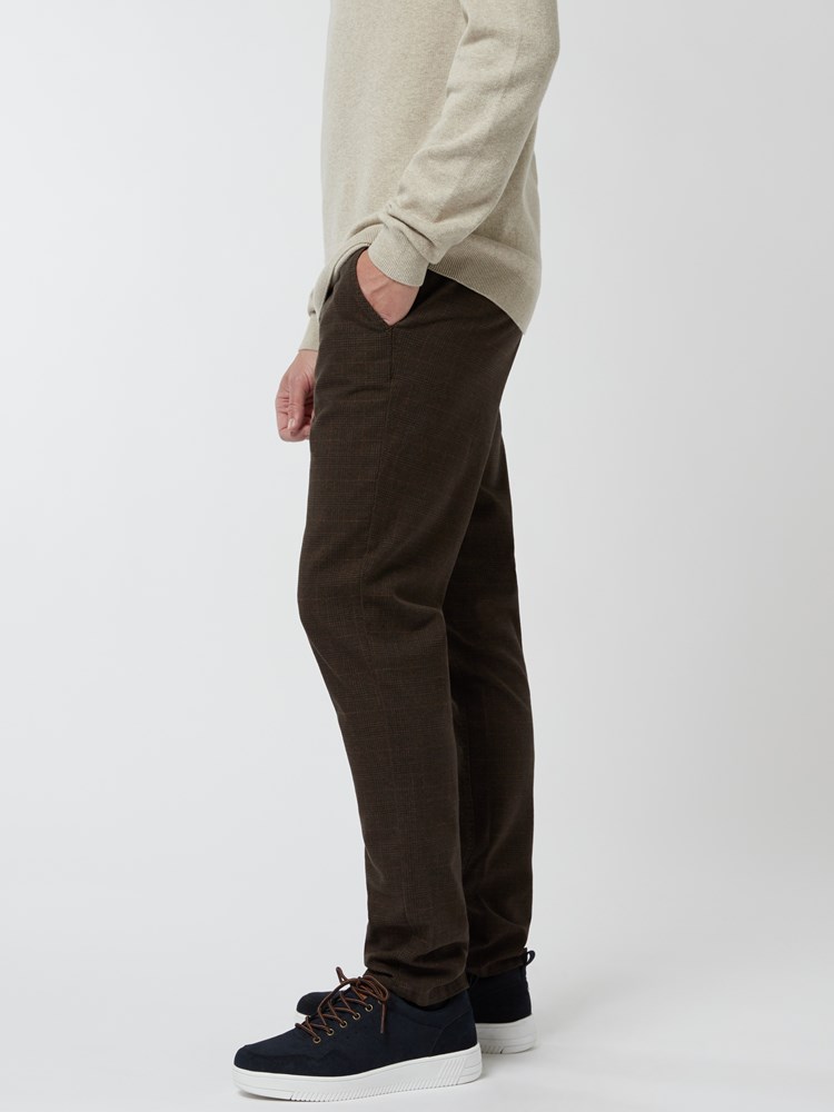 Slim Check Chino 7248236_AIX-MRCAPUCHIN-A21-Modell-Front_chn=vic_21075_Slim Check Chino AIX.jpg_Front||Front