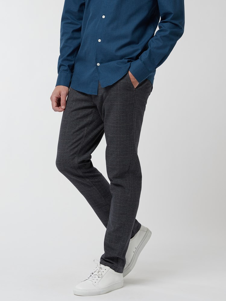Slim Check Chino 7248236_I5V-MRCAPUCHIN-A21-Modell-Front_chn=vic_4176_Slim Check Chino I5V.jpg_Front||Front