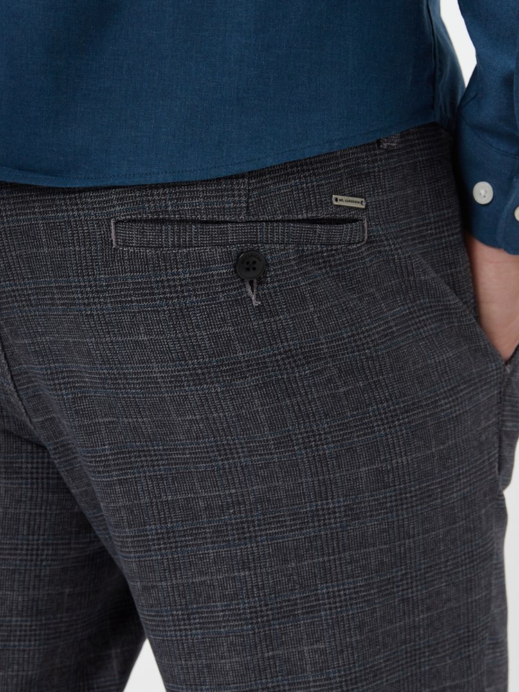 Slim Check Chino 7248236_I5V-MRCAPUCHIN-A21-Modell-Front_chn=vic_98203_Slim Check Chino I5V.jpg_Front||Front