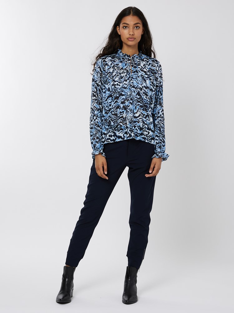 Basira Bluse 7248472_EM2-IN WEAR-A22-Modell-Front_chn=vic_2446_Basira Bluse EM2_Basira Bluse EM2 7248472.jpg_Front||Front