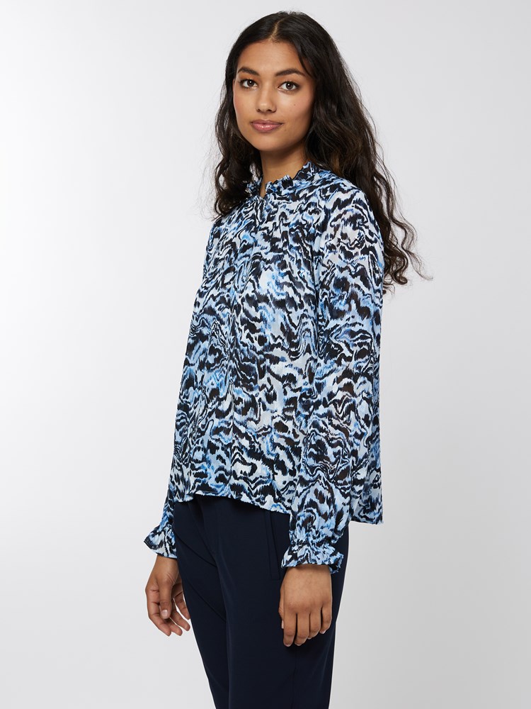Basira Bluse 7248472_EM2-IN WEAR-A22-Modell-Front_chn=vic_5887_Basira Bluse EM2_Basira Bluse EM2 7248472.jpg_Front||Front