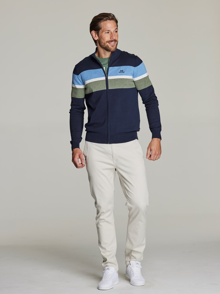Gerard stripet cardigan 7248892_JEAN PAUL_S22_GERARD STRIPET CARDIGAN_6_EM6_BLÅ_999_Modell_-front_80366_Gerard stripet cardigan EM6.jpg_