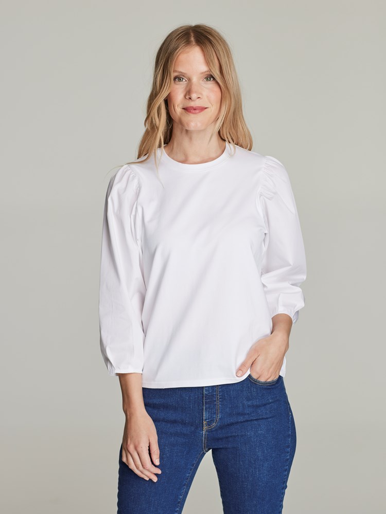 Emily topp 7249000_O79-JEANPAULFEMME-S22-Modell-front_88838_O68_Emily topp O68_Emily topp O68 7249000.jpg_
