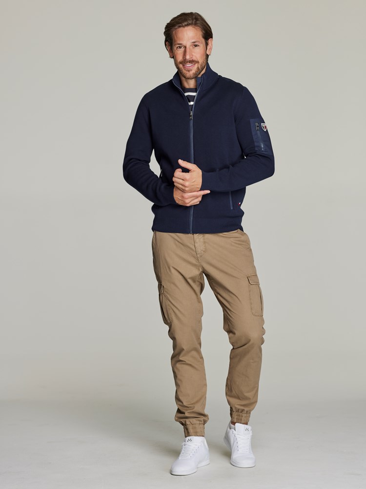 Vincent zip cardigan 7249007_JEAN PAUL_S22_VINCENT ZIP CARDIGAN_4_EM6_BLÅ_1999_Modell_-front_26728.jpg_