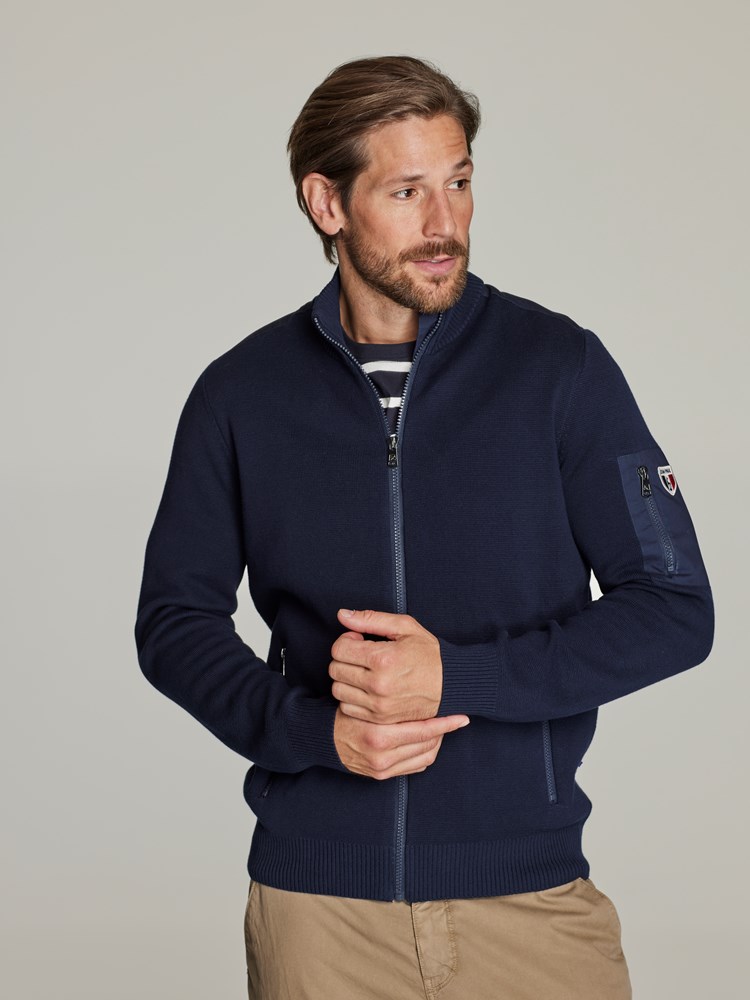 Vincent zip cardigan 7249007_JEAN PAUL_S22_VINCENT ZIP CARDIGAN_4_EM6_BLÅ_1999_Modell_-front_58901.jpg_