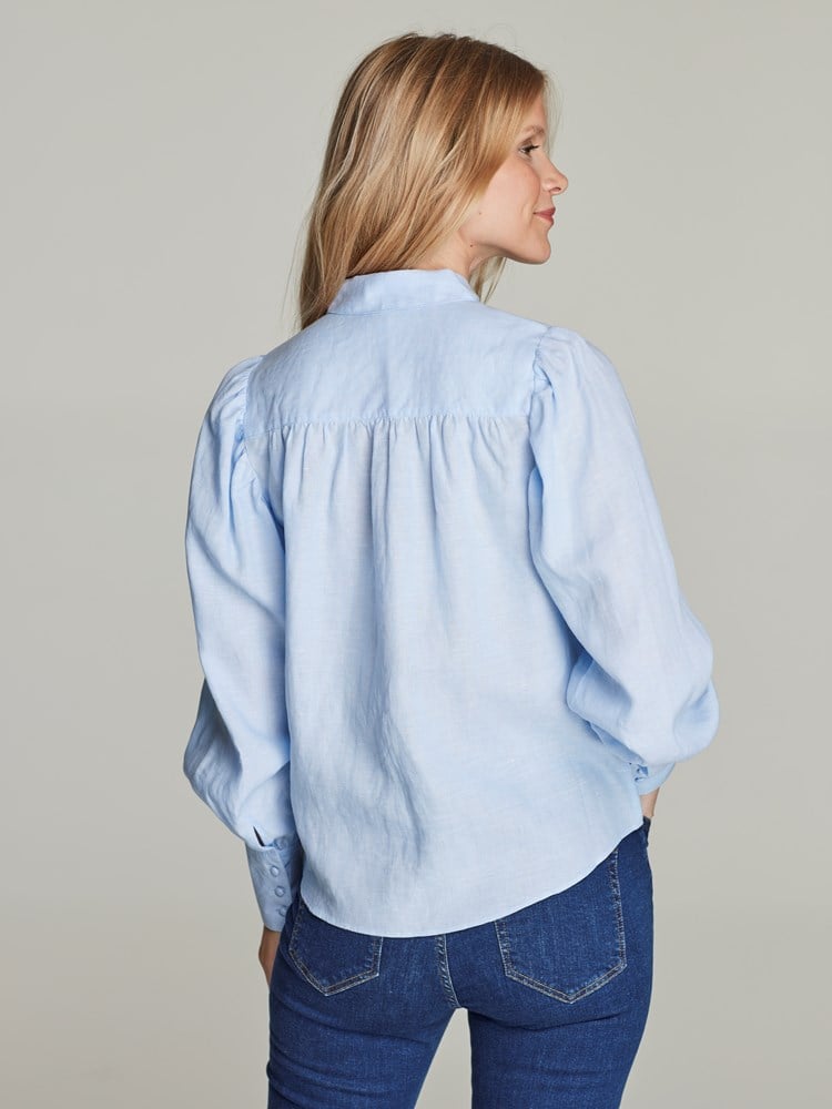 Lilly linbluse 7249059_EN3-JEANPAULFEMME-S22-Modell-back_52309_Lilly linbluse EN3_Lilly linbluse EN3 7249059.jpg_Back||Back