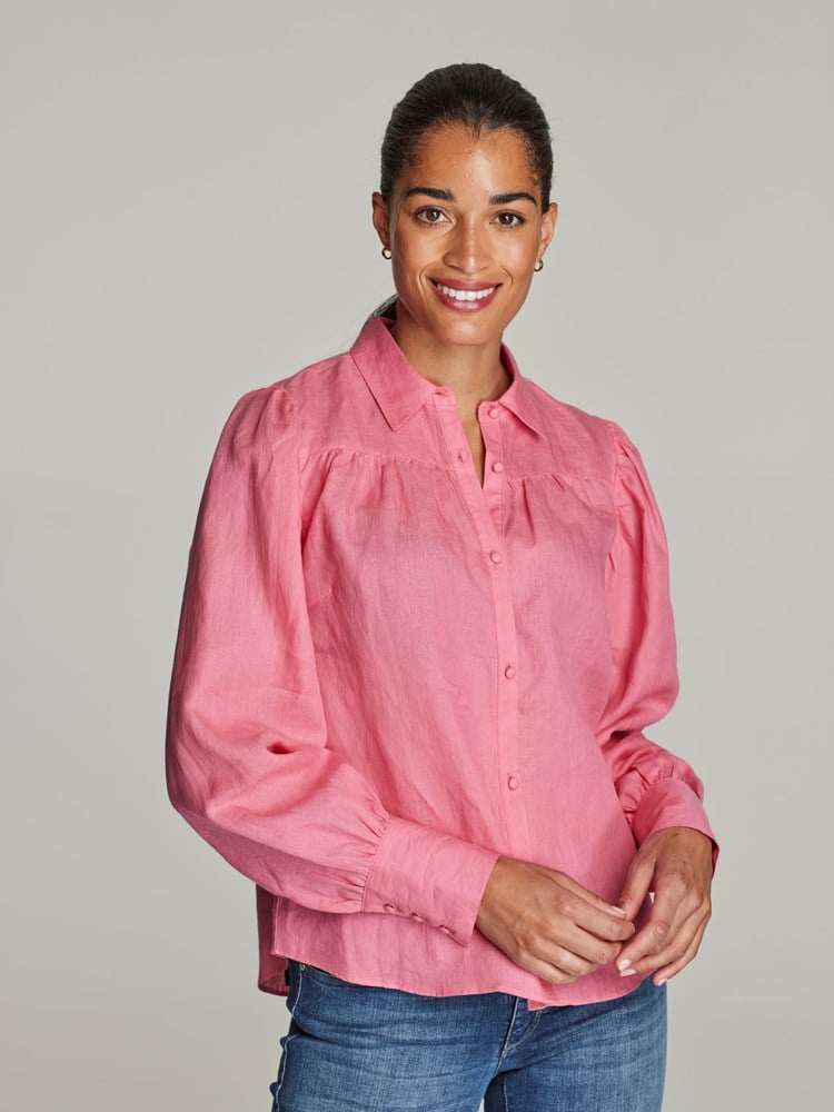 Lilly linbluse 7249059_MOA-JEANPAULFEMME-S22-Modell-front_91376_Lilly linbluse MOA_Lilly linbluse MOA 7249059.jpg_Front||Front