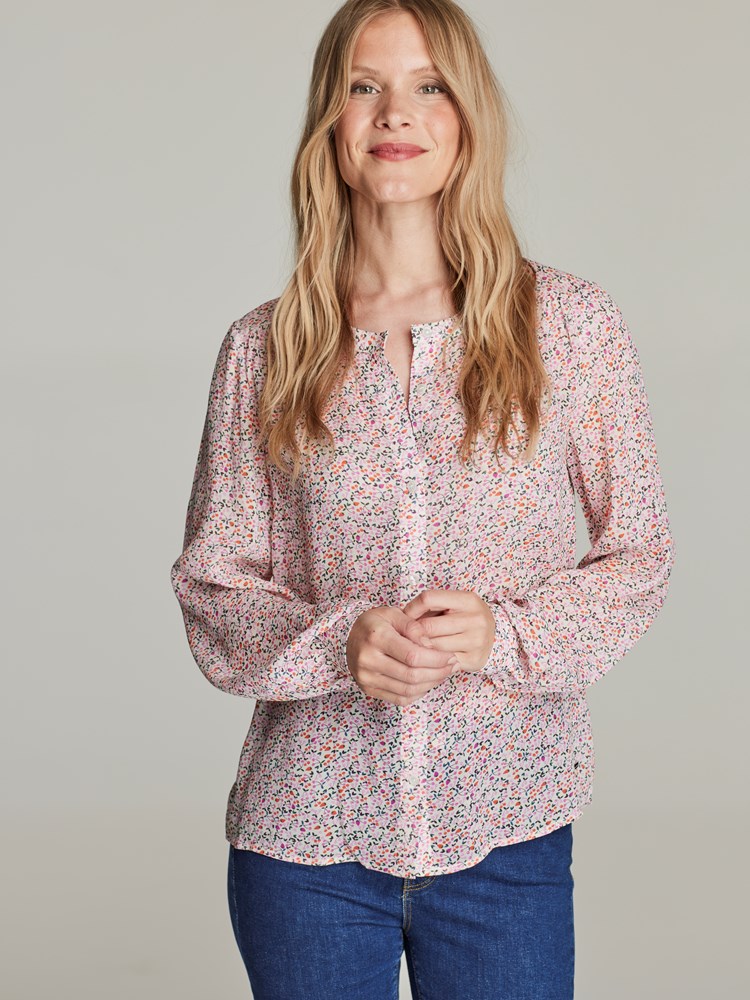 Sonia bluse 7249225_MOA-JEANPAULFEMME-S22-Modell-front_13212_Sonia bluse MOA_Sonia bluse MOA 7249225.jpg_Front||Front