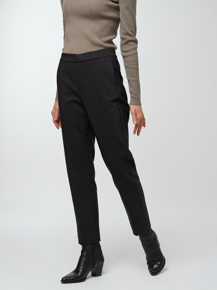 Zella pant 7249234_800-IN WEAR-S22-Modell-Left_chn=vic_5489_Zella pant 800_Zella pant 800 7249234.jpg_Left||Left