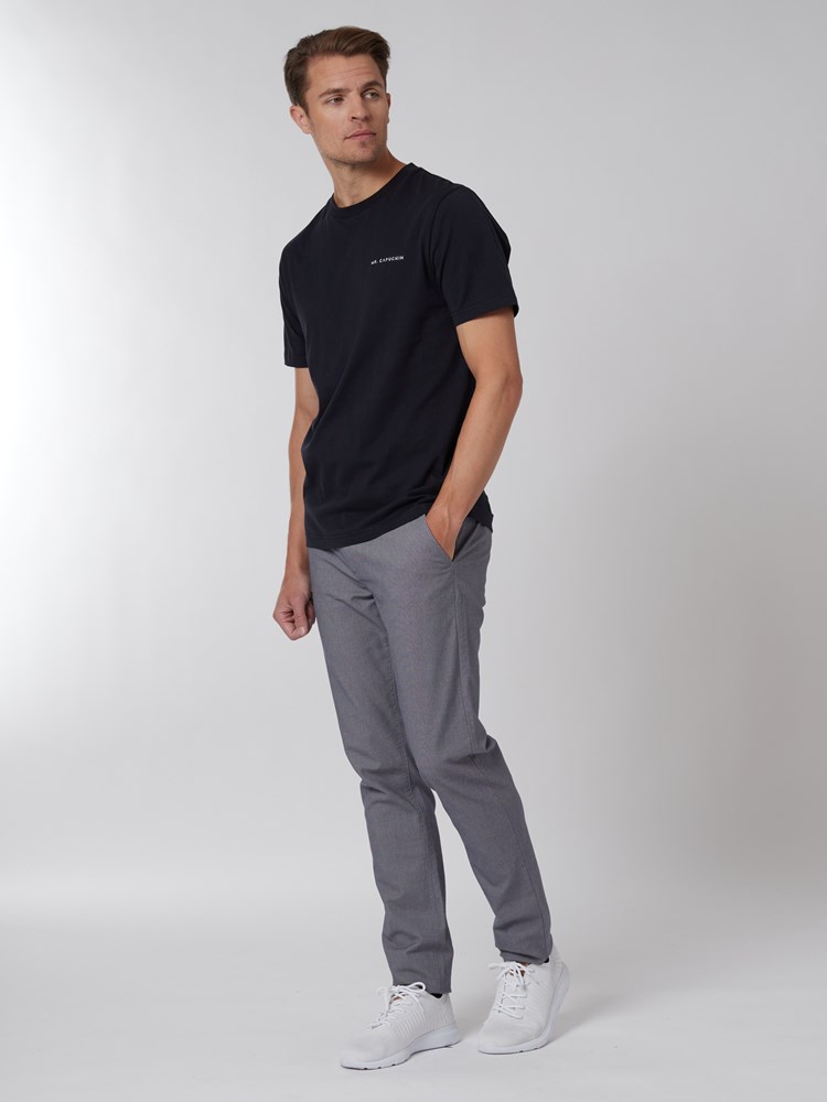 Aiden logo t-Skjorte 7249415_C27-MRCAPUCHIN-S22-Modell-Front_chn=vic_8282_Aiden logo t-Skjorte C27.jpg_Front||Front