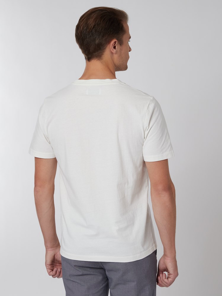 Aiden logo t-Skjorte 7249415_O77-MRCAPUCHIN-S22-Modell-Back_chn=vic_972_Aiden logo t-Skjorte O77.jpg_Back||Back