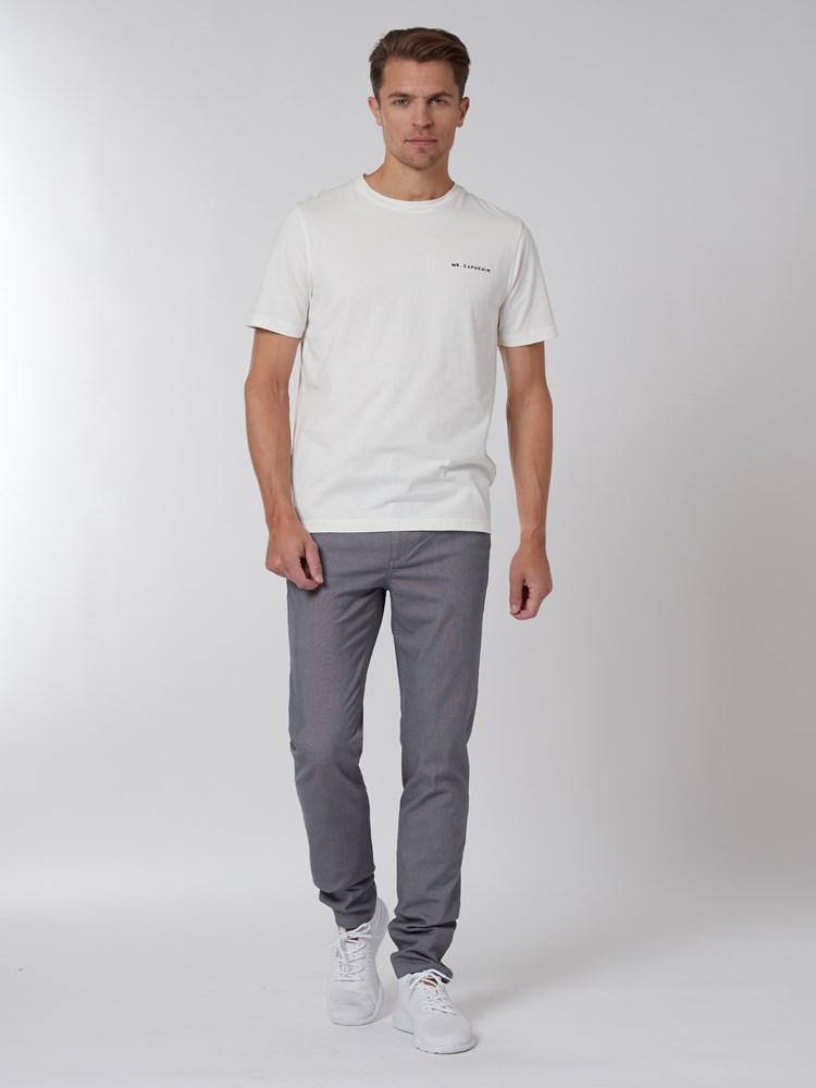 Aiden logo t-Skjorte 7249415_O77-MRCAPUCHIN-S22-Modell-Front_chn=vic_6036_Aiden logo t-Skjorte O77.jpg_Front||Front