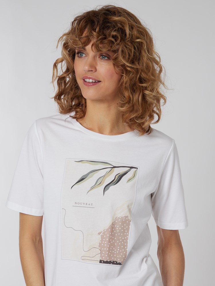 Nouveau t-skjorte 7249419_O68-BLU-S22-Modell-Front_chn=vic_2636_Nouveau t-skjorte O68 7249419.jpg_Front||Front