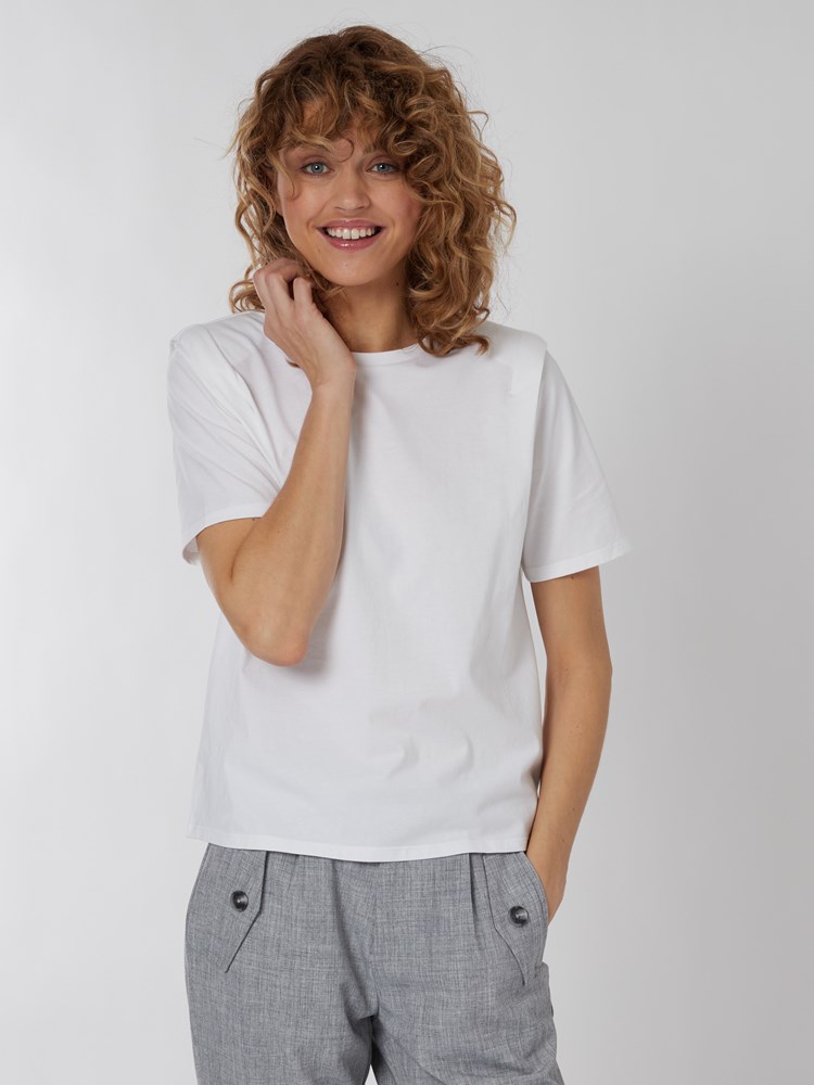 Ellie t-skjorte 7249434_O68-BLU-S22-Modell-Front_chn=vic_9795_Ellie t-skjorte O68 7249434.jpg_Front||Front