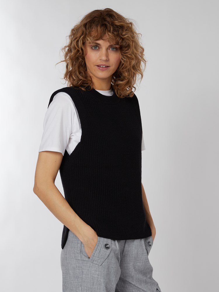Sam vest 7249441_CAB-BLU-S22-Modell-Front_chn=vic_9330_Sam vest CAB 7249441.jpg_Front||Front