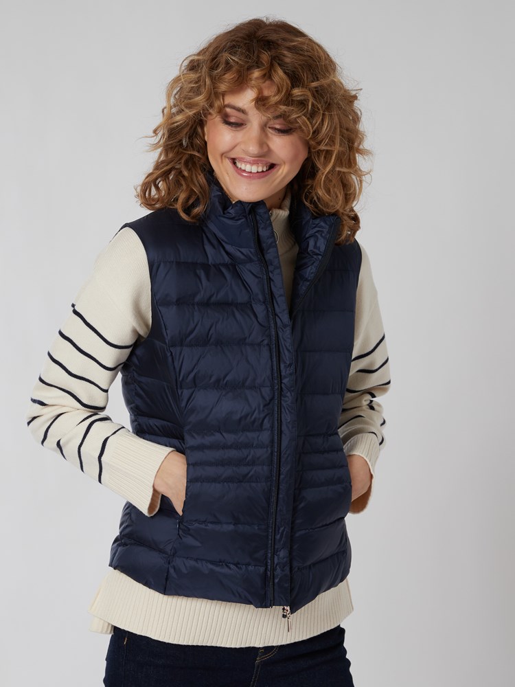 Katinka dunvest 7249455_EM6-MELL-S22-Modell-Front_chn=vic_776_Katinka dunvest EM6 7249455.jpg_Front||Front