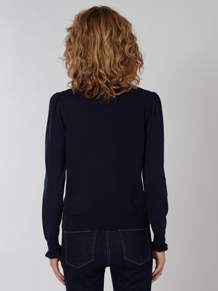 Fredrikke genser 7249463_EM6-MELL-S22-Modell-Back_chn=vic_9132_Fredrikke genser EM6_Fredrikke genser EM6 7249463.jpg_Back||Back