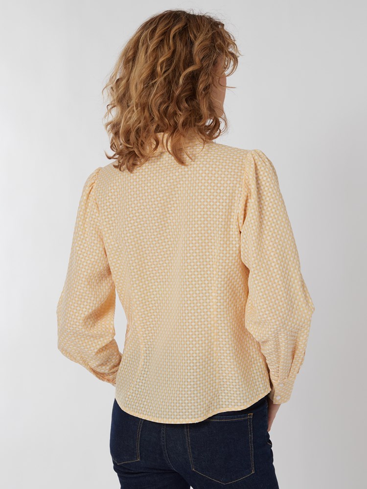 Gemma skjorte 7249468_Q0F-MELL-S22-Modell-Back_chn=vic_9482_Gemma skjorte Q0F 7249468.jpg_Back||Back