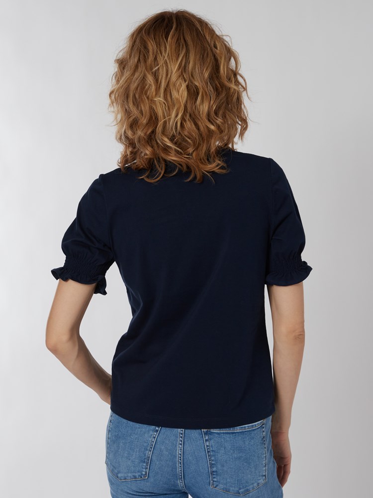 Erica topp 7249470_EM6-MELL-S22-Modell-Back_chn=vic_216_Erica topp EM6 7249470.jpg_Back||Back