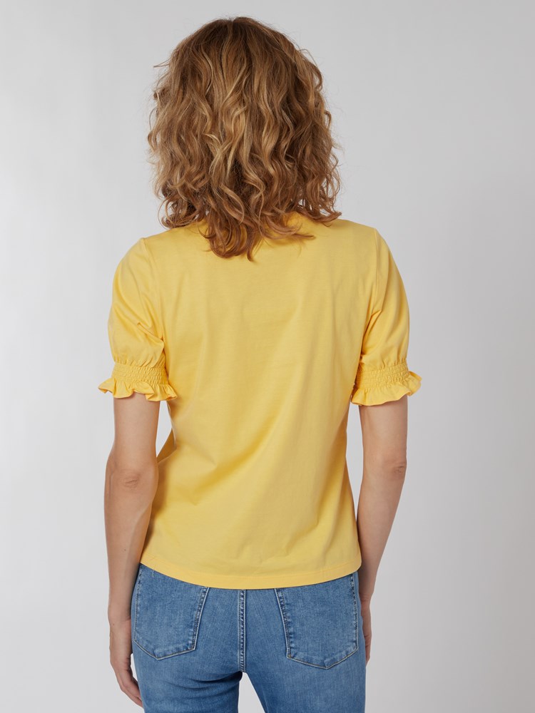 Erica topp 7249470_Q0F-MELL-S22-Modell-Back_chn=vic_7982_Erica topp Q0F 7249470.jpg_Back||Back
