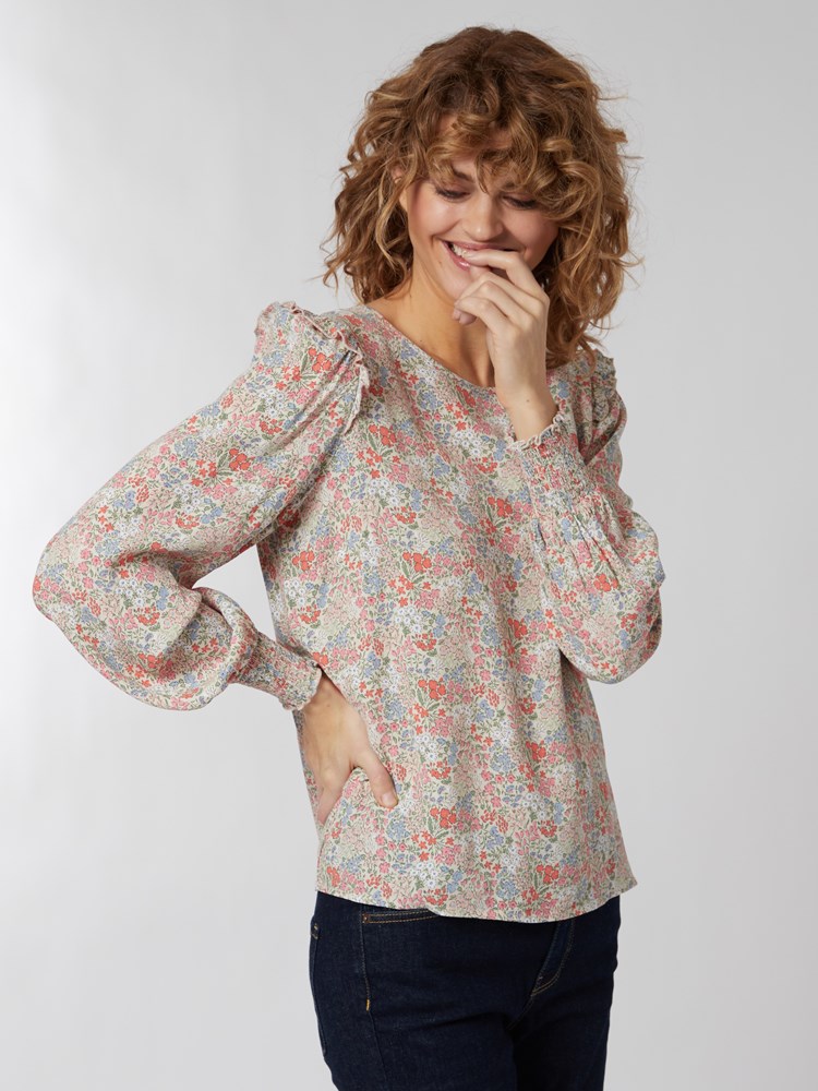 Daisy bluse 7249471_MNU-MELL-S22-Modell-Front_chn=vic_8326_Daisy bluse MNU_Daisy bluse MNU 7249471.jpg_Front||Front