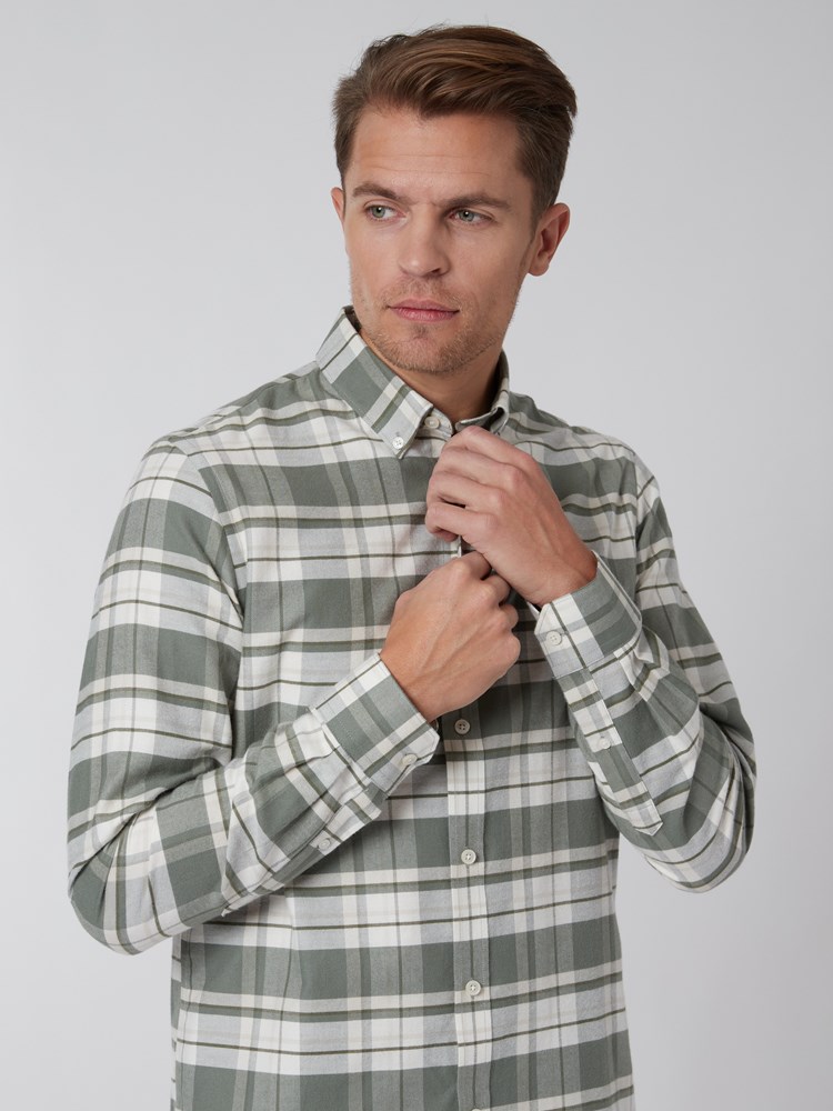 Andrew rutet skjorte 7249530_GMG-VESB-S22-Modell-Left_chn=vic_2718.jpg_Left||Left