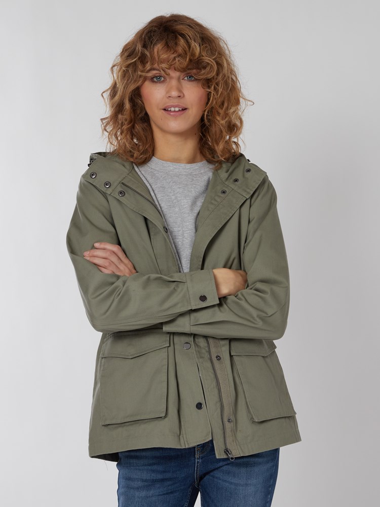 Valeria jakke 7249538_I5Z-MELL-S22-Modell-Front_chn=vic_8062_Valeria jakke I5Z 7249538.jpg_Front||Front